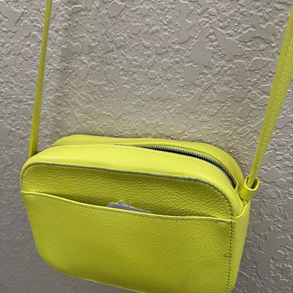 Balenciaga camera bag! Neon yellow| RARE COLOR AND BAG| - Picture 4 of 5